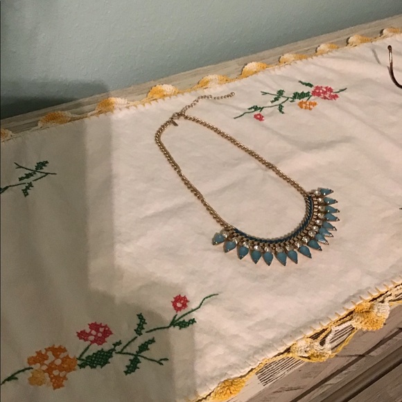 Necklace and earrings - Picture 6 of 8